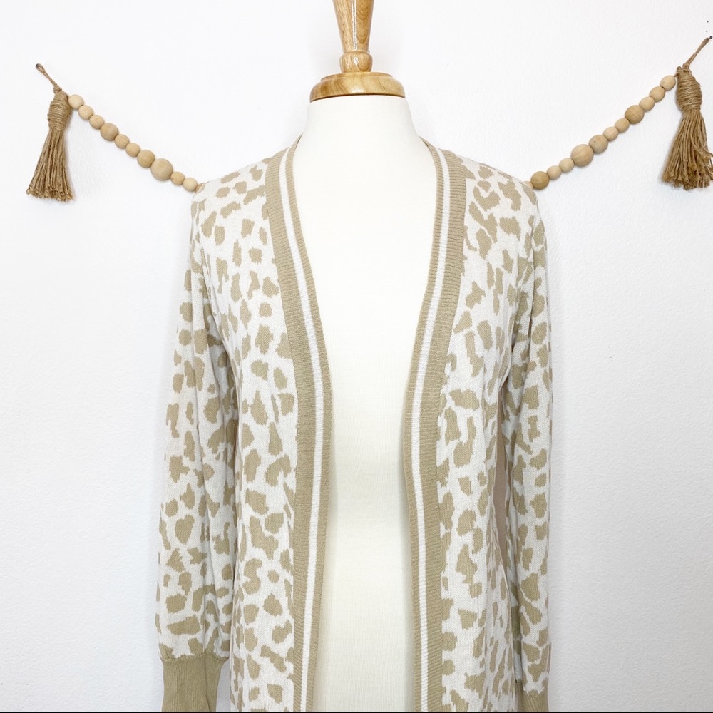 Eight 18 Cream Color Leopard Cardigan Size Medium - Picture 7 of 8